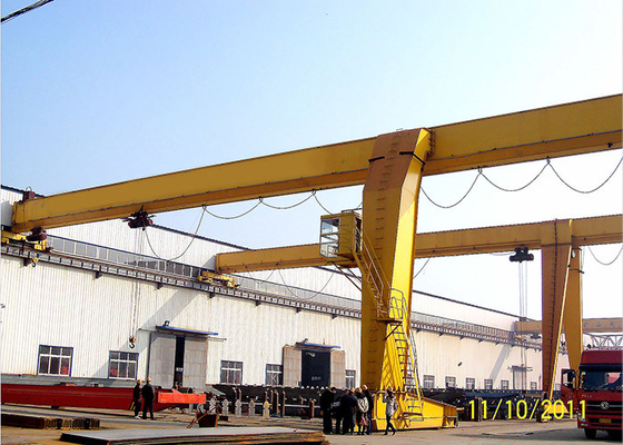 Traveling Electric Semi Goliath Crane Light Duty For Steel Stock Yard / Warehouse