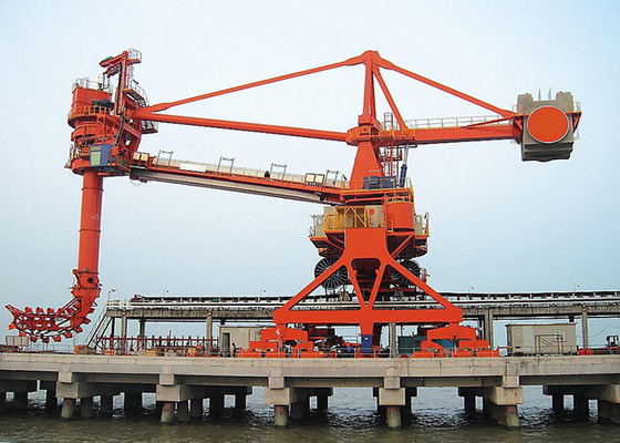 Mobile Rubber Tyred Port Gantry Crane , Rail Mounted Continuous Ship Unloader