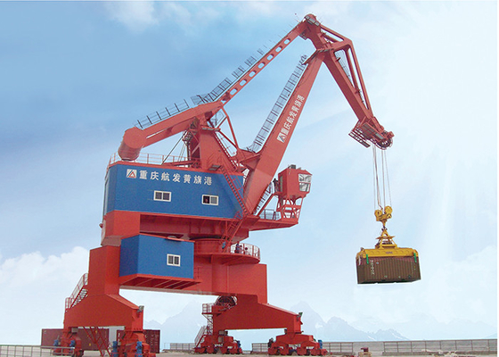Pedestal Mounted Port Gantry Crane For Container Lifting , Yard Gantry Crane